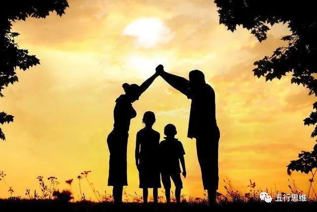 广州白云区山体滑坡现场搜救出第十名被困人员