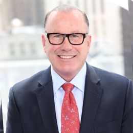 第十五届全运会男子篮球成年组A组参赛球队抵达贵港