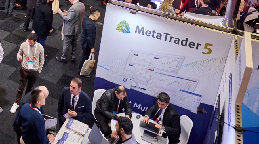 8月11日起深圳北往返重庆东加开夜间动卧,经停张家界