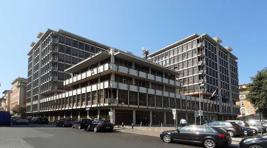 中信证券：AI推动半导体产业发展，国产替代与终端增量并行